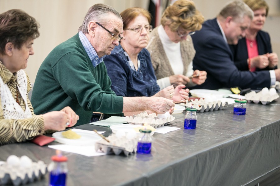 Warsztaty wielkanocne dla seniorów, fot. Andrzej Goiński