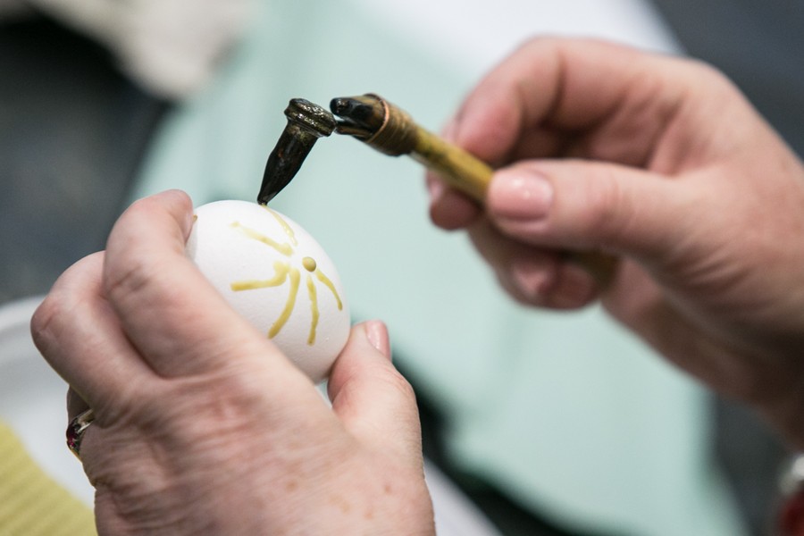 Warsztaty wielkanocne dla seniorów, fot. Andrzej Goiński