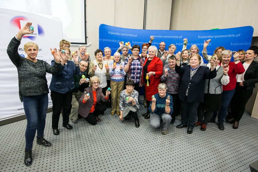 Warsztaty wielkanocne dla seniorów, fot. Andrzej Goiński