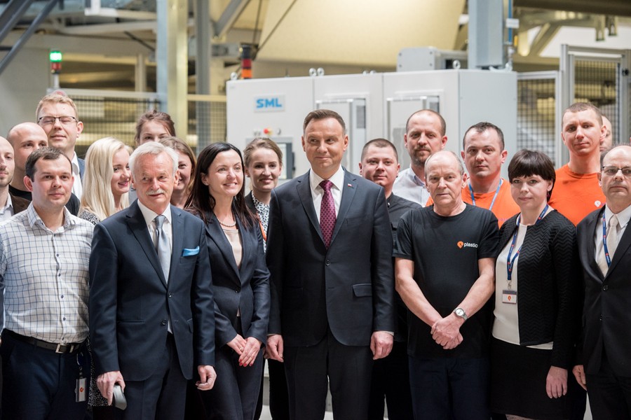 Prezydent Andrzej Duda z wizytą w fabryce TZMO we Frydrychowie, fot. Łukasz Piecyk dla UMWKP