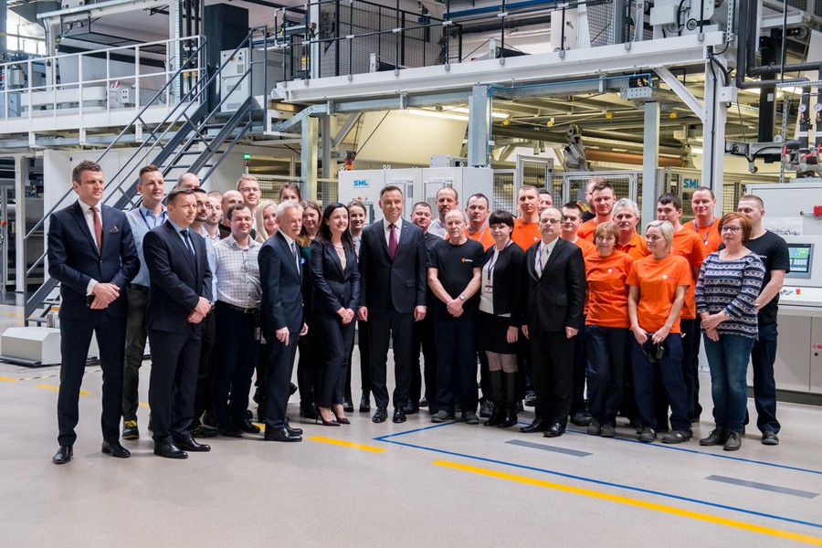 Prezydent Andrzej Duda z wizytą w fabryce TZMO we Frydrychowie, fot. Łukasz Piecyk dla UMWKP