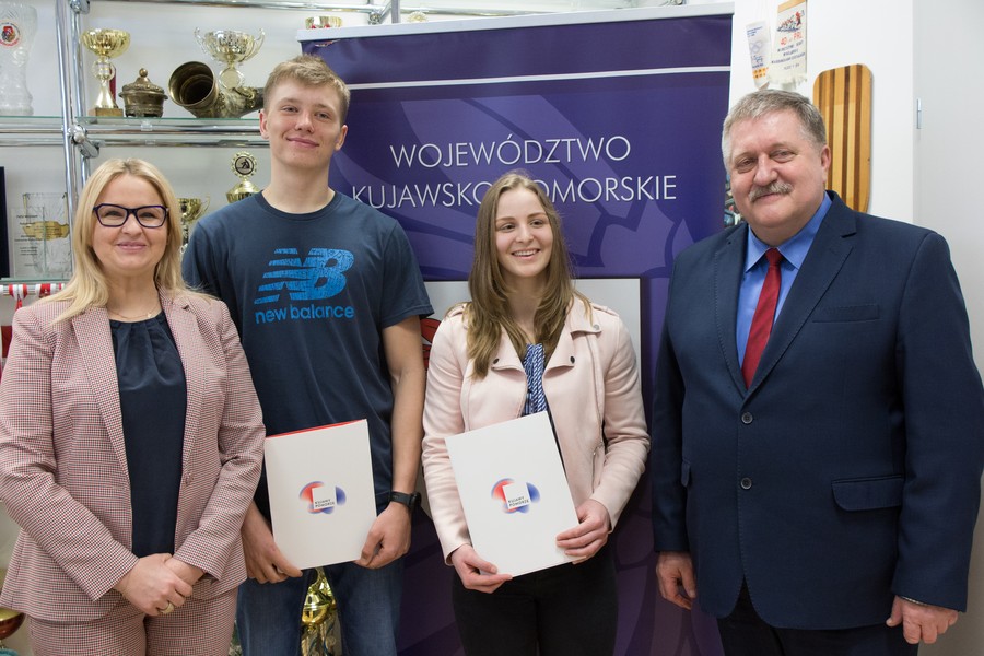 We Włocławku stypendia sportowe odebrali Andżelika Szymańska oraz Tomasz Budzyński, fot. Arkadiusz Gołębiewski