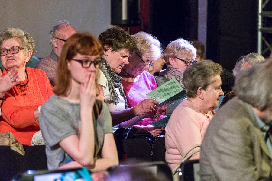 Przygrywkę zainaugurował spektakl "Rzuciłem palenie… Kocham Cię…" w wykonaniu studentów Państwowego Policealnego Studium Wokalno-Aktorskiego w Gdyni, fot. Szymon Zdziebło/tarnatoga.pl