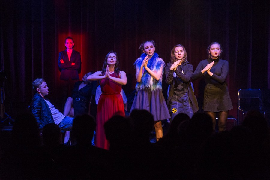 Przygrywkę zainaugurował spektakl "Rzuciłem palenie… Kocham Cię…" w wykonaniu studentów Państwowego Policealnego Studium Wokalno-Aktorskiego w Gdyni, fot. Szymon Zdziebło/tarnatoga.pl