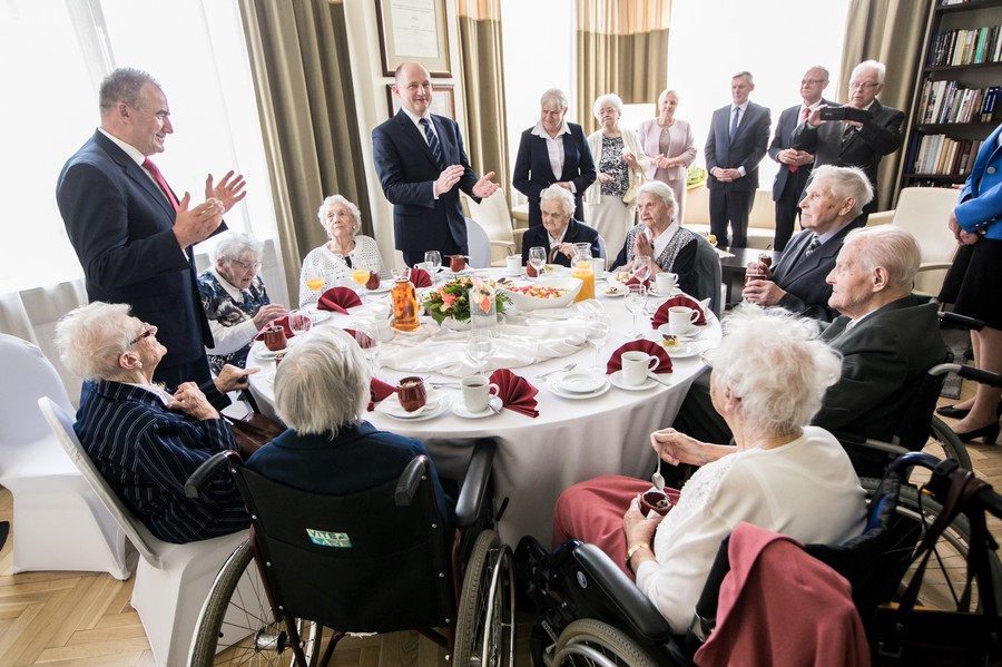Spotkanie z honorowymi gośćmi i ich rodzinami z udziałem marszałka Piotra Całbeckiego i przewodniczącego sejmiku Ryszarda Bobera, fot. Andrzej Goiński