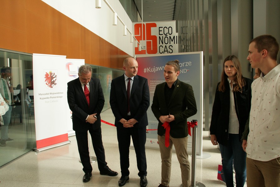 Otwarcie wystawy zdjęć Daniela Pacha „Kujawsko-Pomorskie. Harmonia-Impuls-Moc”, fot. Urząd Marszałkowski