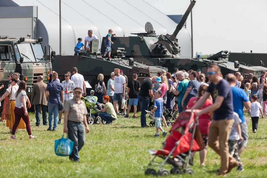 Piknik Niepodległości na terenie Wojskowych Zakładów Lotniczych nr 2 w Bydgoszczy, fot. Filip Kowalkowski