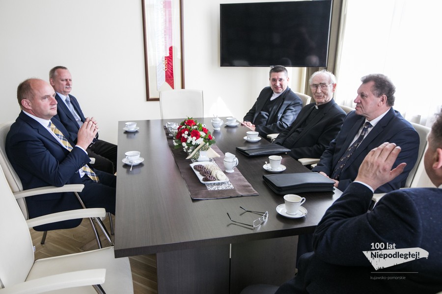 Wizyta arcybiskupa Alfonsa Nossola w Urzędzie Marszałkowskim i spotkanie z młodzieżą z regionu, fot. Andrzej Goiński