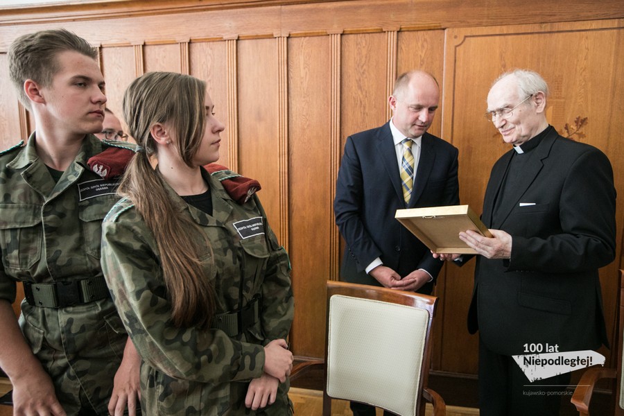 Wizyta arcybiskupa Alfonsa Nossola w Urzędzie Marszałkowskim i spotkanie z młodzieżą z regionu, fot. Andrzej Goiński
