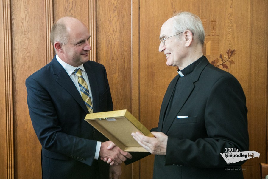 Wizyta arcybiskupa Alfonsa Nossola w Urzędzie Marszałkowskim i spotkanie z młodzieżą z regionu, fot. Andrzej Goiński