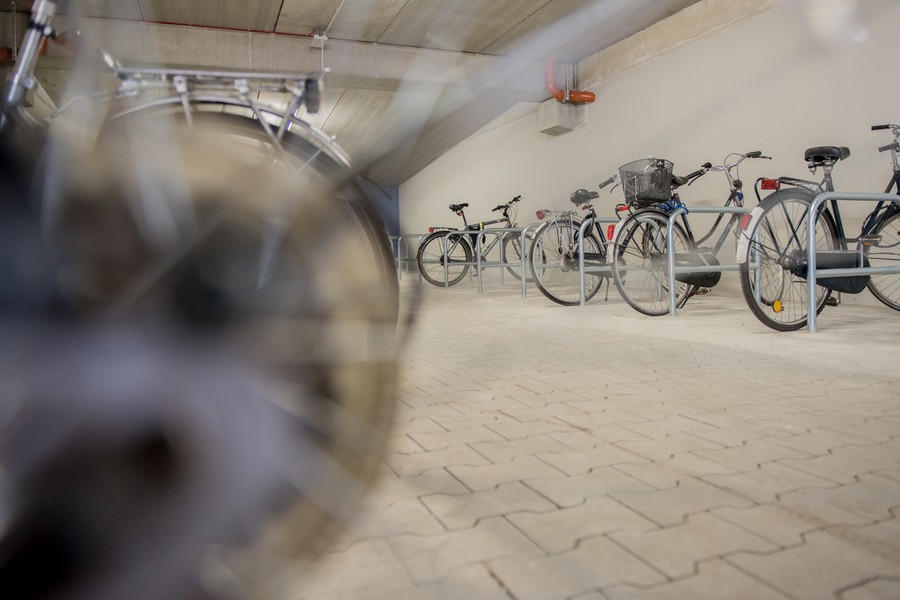 Nowy parking rowerowy w parkingu wielopoziomowym przy Wojewódzkim Szpitalu Zespolonym w Toruniu, fot. Łukasz Piecyk