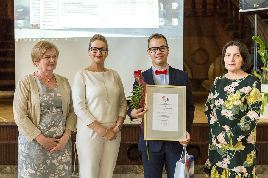 Gala wręczenia nagród w 11. Edycji konkursu „Rodzynki z pozarządówki”, fot. Szymon Zdziebło