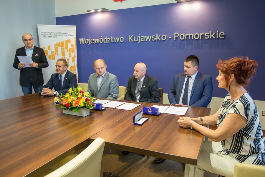 Uroczyste podpisanie umowy, fot. Szymon Zdziebło/tarantoga.pl