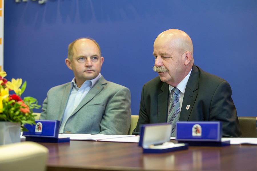 Uroczyste podpisanie umowy, fot. Szymon Zdziebło/tarantoga.pl