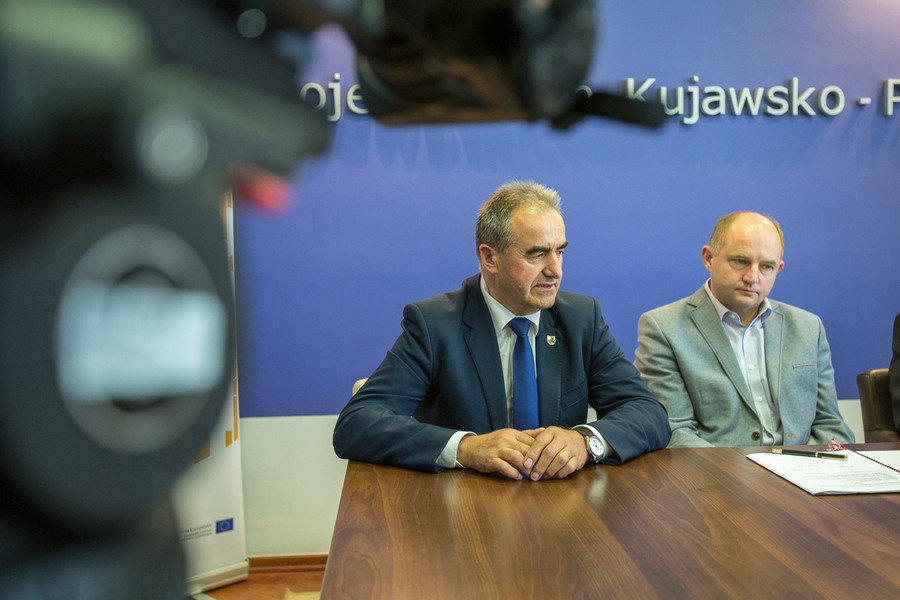 Uroczyste podpisanie umowy, fot. Szymon Zdziebło/tarantoga.pl