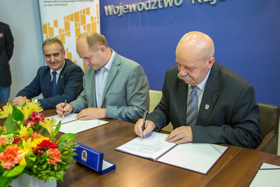 Uroczyste podpisanie umowy, fot. Szymon Zdziebło/tarantoga.pl