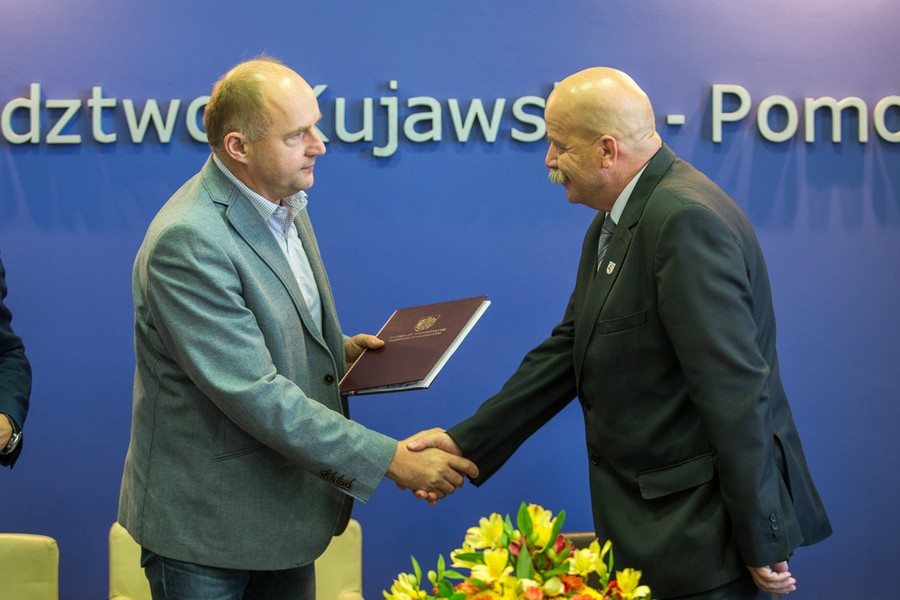 Uroczyste podpisanie umowy, fot. Szymon Zdziebło/tarantoga.pl