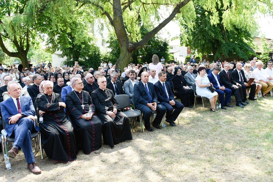 Uroczystości związane z odsłonięciem pomnika matki Karłowskiej w Jabłonowie Pomorskim, fot. Łukasz Piecyk dla UMWKP