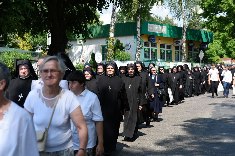 Uroczystości związane z odsłonięciem pomnika matki Karłowskiej w Jabłonowie Pomorskim, fot. Łukasz Piecyk dla UMWKP