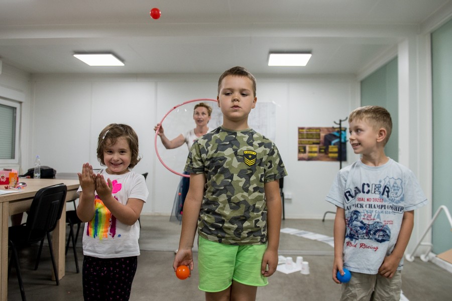 Wizyta dzieci na budowie szpitalnego miasteczka na Bielanach, fot. Łukasz Piecyk