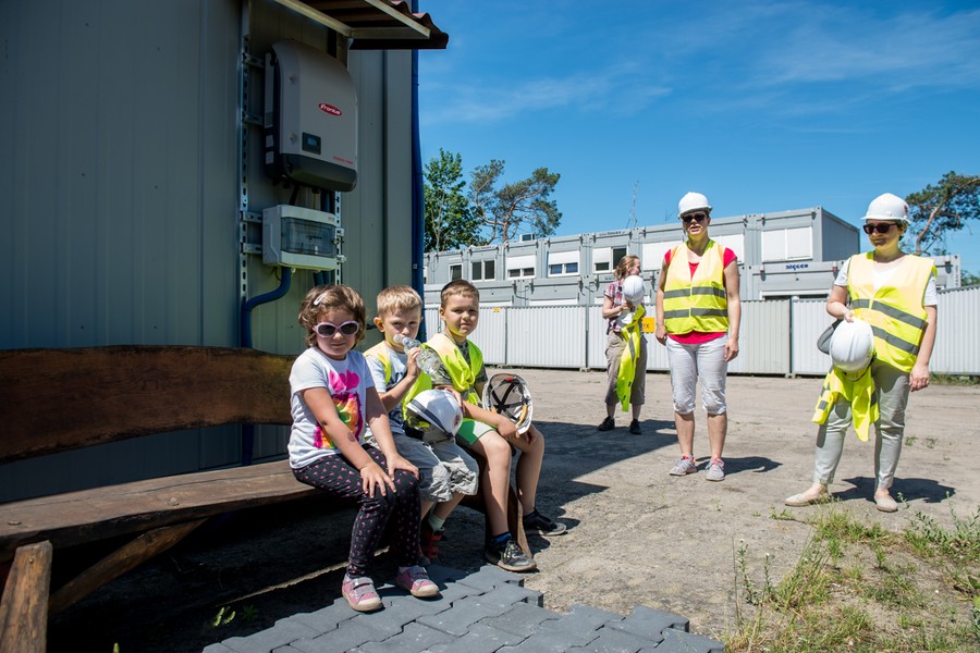 Wizyta dzieci na budowie szpitalnego miasteczka na Bielanach, fot. Łukasz Piecyk