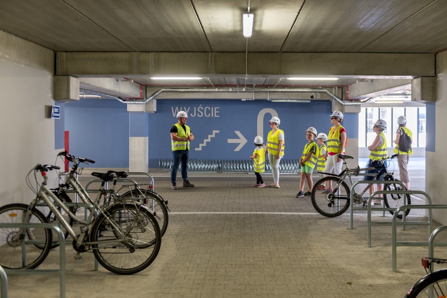 Wizyta dzieci na budowie szpitalnego miasteczka na Bielanach, fot. Łukasz Piecyk