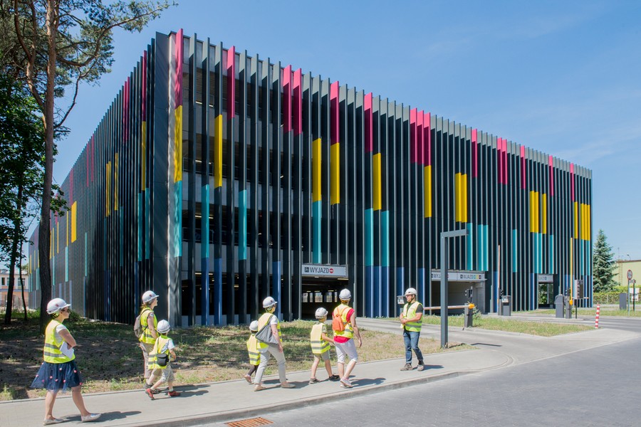 Wizyta dzieci na budowie szpitalnego miasteczka na Bielanach, fot. Łukasz Piecyk