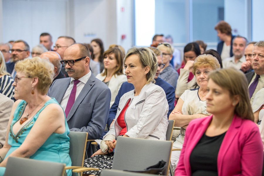 Uroczystość podpisania umów na modernizację dróg dojazdowych do gruntów rolnych w Urzędzie Marszałkowskim, fot. Szymon Zdziebło.Tarantoga.pl