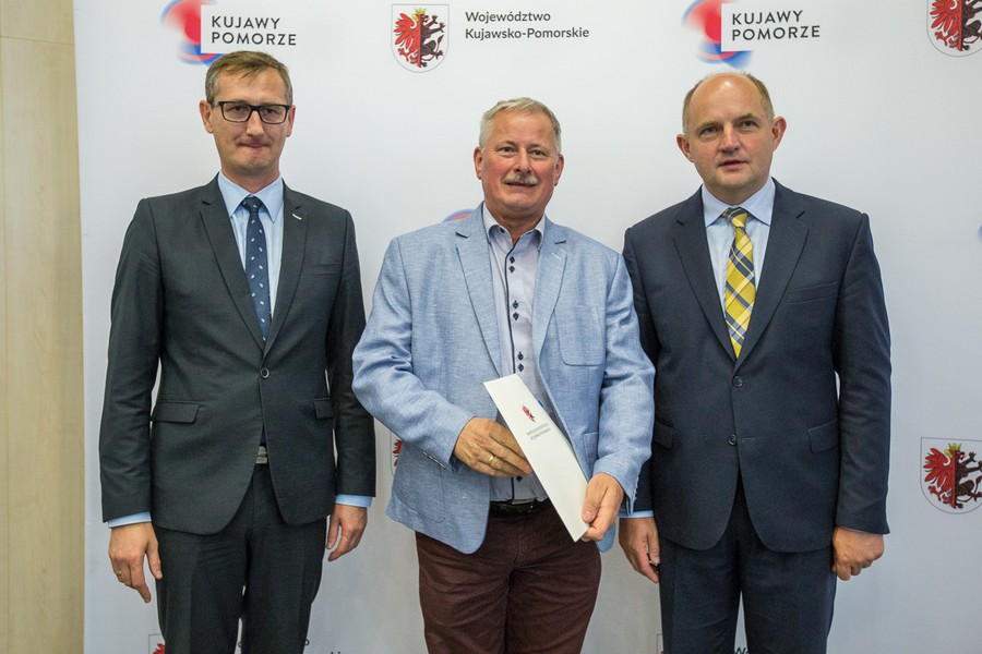 Uroczystość podpisania umów na modernizację dróg dojazdowych do gruntów rolnych w Urzędzie Marszałkowskim, fot. Szymon Zdziebło.Tarantoga.pl