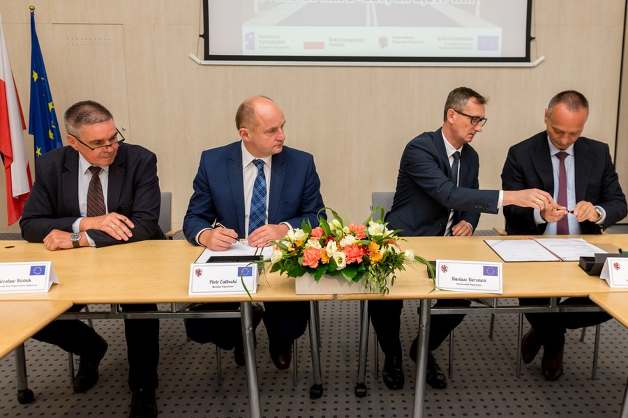 Uroczystość podpisania umowy z wykonawcą prac na drodze nr 255 w Pakości, fot. Łukasz Piecyk