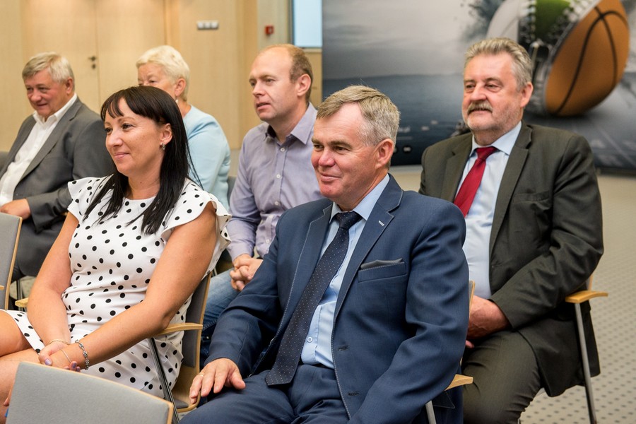 Uroczyste wręczenie umów w Urzędzie Marszałkowskim, fot. Łukasz Piecyk