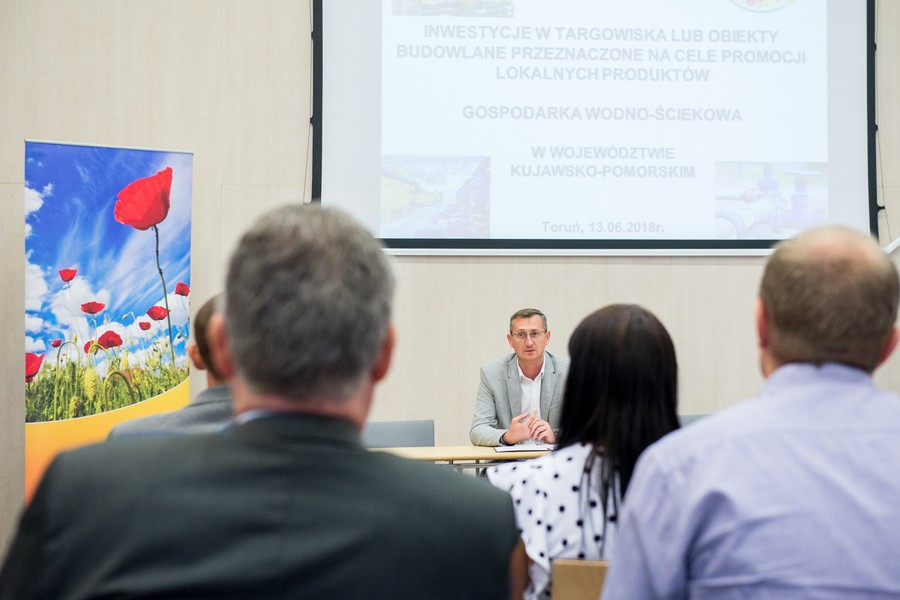 Uroczyste wręczenie umów w Urzędzie Marszałkowskim, fot. Łukasz Piecyk