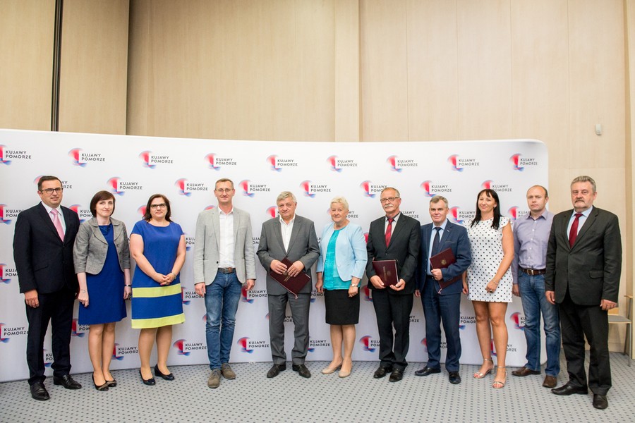 Uroczyste wręczenie umów w Urzędzie Marszałkowskim, fot. Łukasz Piecyk