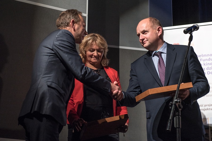 Marszałek Piotr Całbecki podczas odwiedzin kinoteatru ,,Rondo” w Chełmnie fot. Łukasz Piecyk