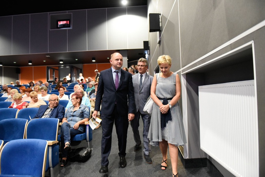 Marszałek Piotr Całbecki podczas odwiedzin kinoteatru ,,Rondo” w Chełmnie fot. Łukasz Piecyk