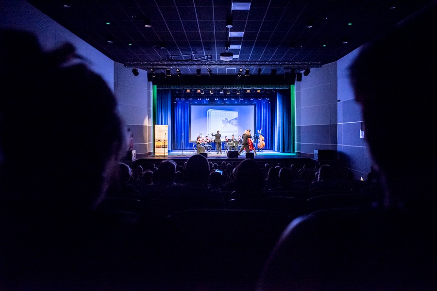 Marszałek Piotr Całbecki podczas odwiedzin kinoteatru ,,Rondo” w Chełmnie fot. Łukasz Piecyk