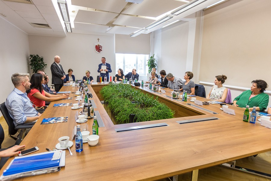 Spotkanie z gośćmi z Nadrenii-Palatynatu w Urzędzie Marszałkowskim, fot. Szymon Zdziebło/Tarantoga.pl