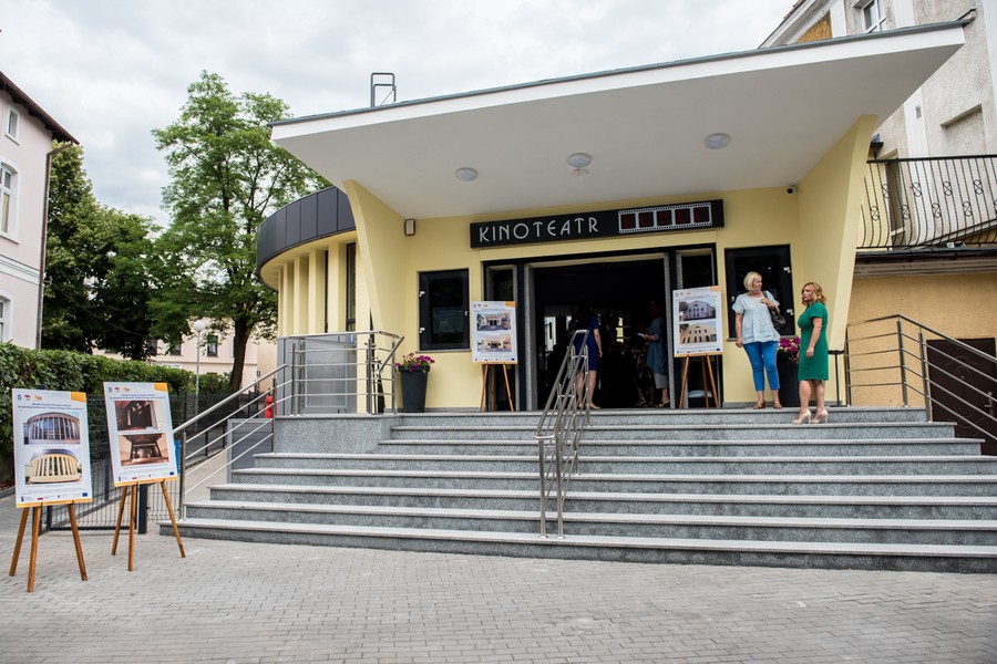 Marszałek Piotr Całbecki podczas odwiedzin kinoteatru ,,Rondo” w Chełmnie fot. Łukasz Piecyk