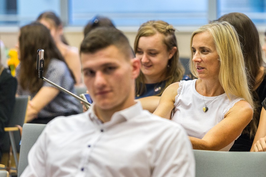 Uroczyste zakończenie roku szkolnego w Medyczno-Społecznym Centrum Kształcenia Zawodowego i Ustawicznego w Toruniu odbyło się w czwartek (21 czerwca) w Urzędzie Marszałkowskim, fot. Szymon Zdziebło/Tarantoga.pl