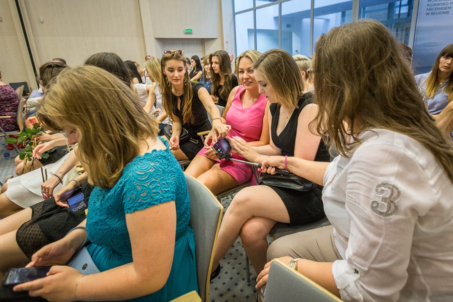 Uroczyste zakończenie roku szkolnego w Medyczno-Społecznym Centrum Kształcenia Zawodowego i Ustawicznego w Toruniu odbyło się w czwartek (21 czerwca) w Urzędzie Marszałkowskim, fot. Szymon Zdziebło/Tarantoga.pl