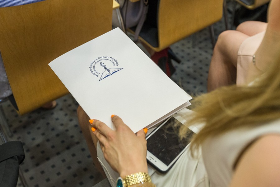 Uroczyste zakończenie roku szkolnego w Medyczno-Społecznym Centrum Kształcenia Zawodowego i Ustawicznego w Toruniu odbyło się w czwartek (21 czerwca) w Urzędzie Marszałkowskim, fot. Szymon Zdziebło/Tarantoga.pl