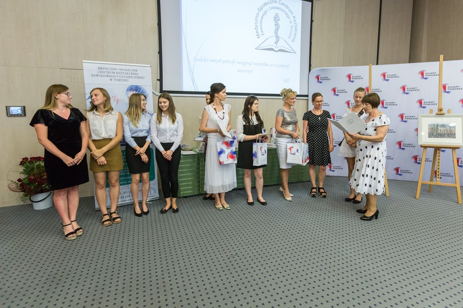 Uroczyste zakończenie roku szkolnego w Medyczno-Społecznym Centrum Kształcenia Zawodowego i Ustawicznego w Toruniu odbyło się w czwartek (21 czerwca) w Urzędzie Marszałkowskim, fot. Szymon Zdziebło/Tarantoga.pl