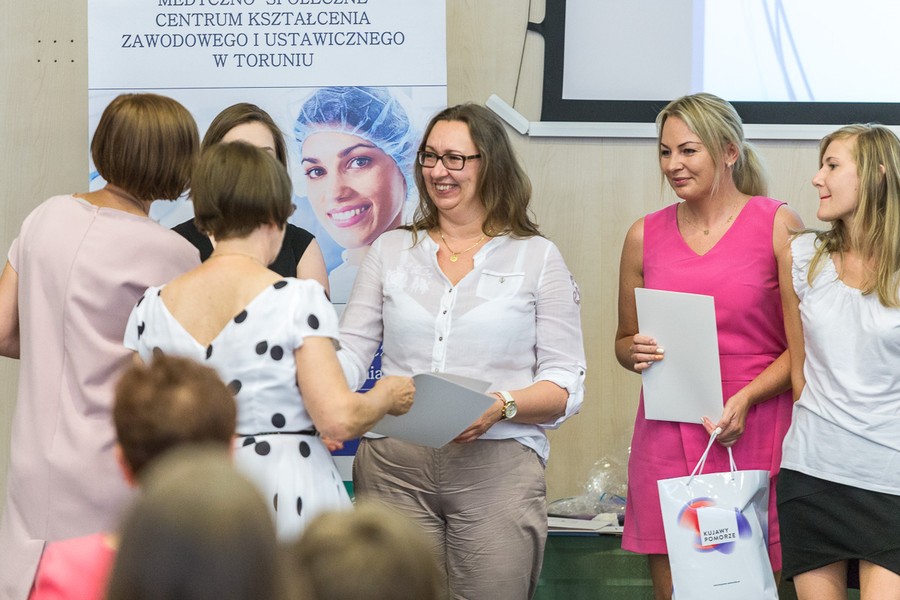 Uroczyste zakończenie roku szkolnego w Medyczno-Społecznym Centrum Kształcenia Zawodowego i Ustawicznego w Toruniu odbyło się w czwartek (21 czerwca) w Urzędzie Marszałkowskim, fot. Szymon Zdziebło/Tarantoga.pl