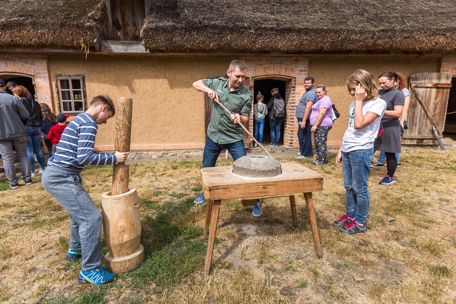 Festyn folklorystyczny z cyklu „Z życia dawnej wsi” w Kujawsko-Dobrzyńskim Parku Etnograficznym w Kłóbce, fot. Szymon Zdziebło/Tarantoga.pl