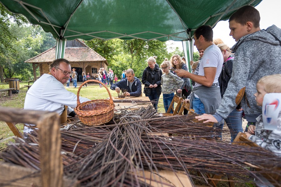 Festyn folklorystyczny z cyklu „Z życia dawnej wsi” w Kujawsko-Dobrzyńskim Parku Etnograficznym w Kłóbce, fot. Szymon Zdziebło/Tarantoga.pl