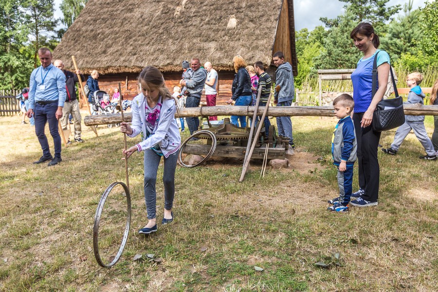 Festyn folklorystyczny z cyklu „Z życia dawnej wsi” w Kujawsko-Dobrzyńskim Parku Etnograficznym w Kłóbce, fot. Szymon Zdziebło/Tarantoga.pl