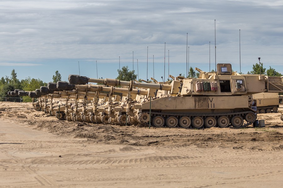 Spotkanie młodzieży z żołnierzami z USA na toruńskim poligonie, fot. Szymon Zdziebło/Tarantoga.pl