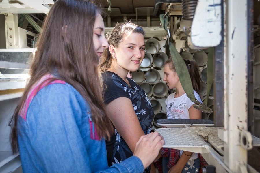Spotkanie młodzieży z żołnierzami z USA na toruńskim poligonie, fot. Szymon Zdziebło/Tarantoga.pl