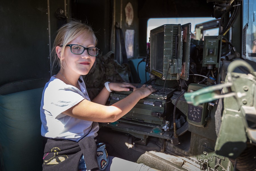 Spotkanie młodzieży z żołnierzami z USA na toruńskim poligonie, fot. Szymon Zdziebło/Tarantoga.pl
