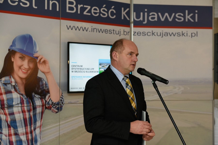 Rozpoczynające inwestycję LPP w Brześciu Kujawskim spotkanie kierownictwa grupy oraz samorządowych władz województwa, powiatu i gminy z dziennikarzami, fot. Łukasz Piecyk dla UMWKP